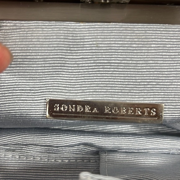 Sondra Roberts Beautiful Silver Textured Clutch - Picture 7 of 11